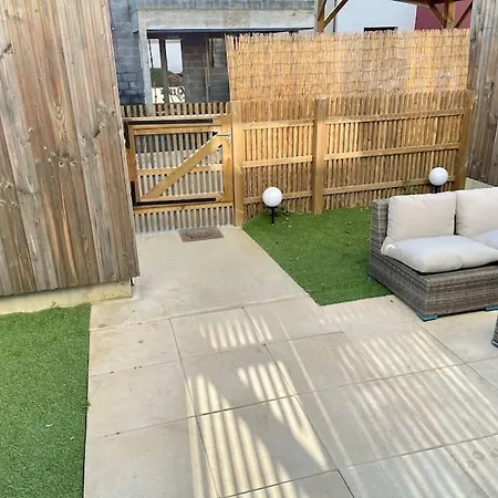 Holiday home Maison Neuve Quartier Calme Proche Commerces Angers